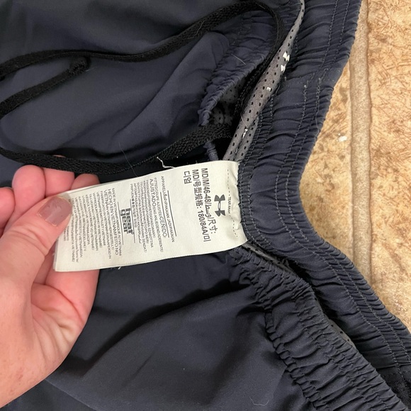 under armour athletic shorts. Gray. Size medium - Picture 2 of 2